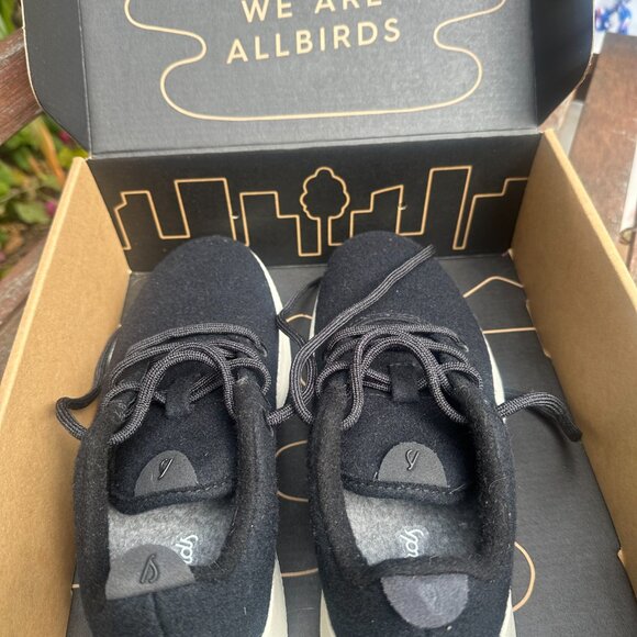 Allbirds women's black Wool Runners in box Size 6 - Picture 3 of 9